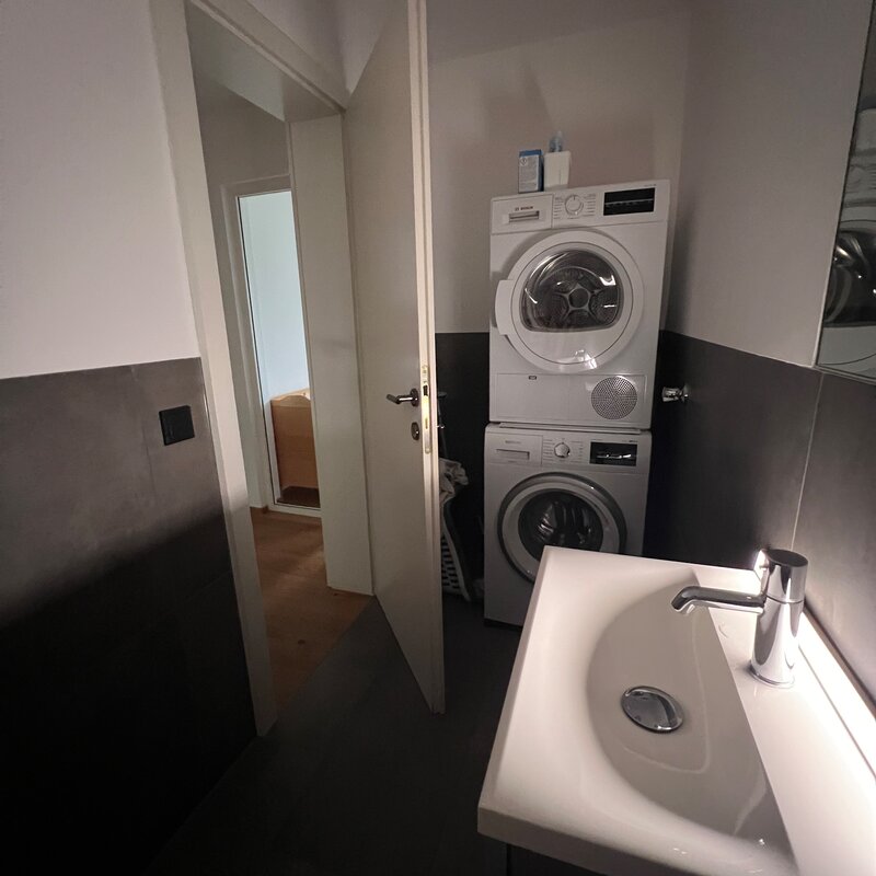 Bad mit Wascheinrichtungen