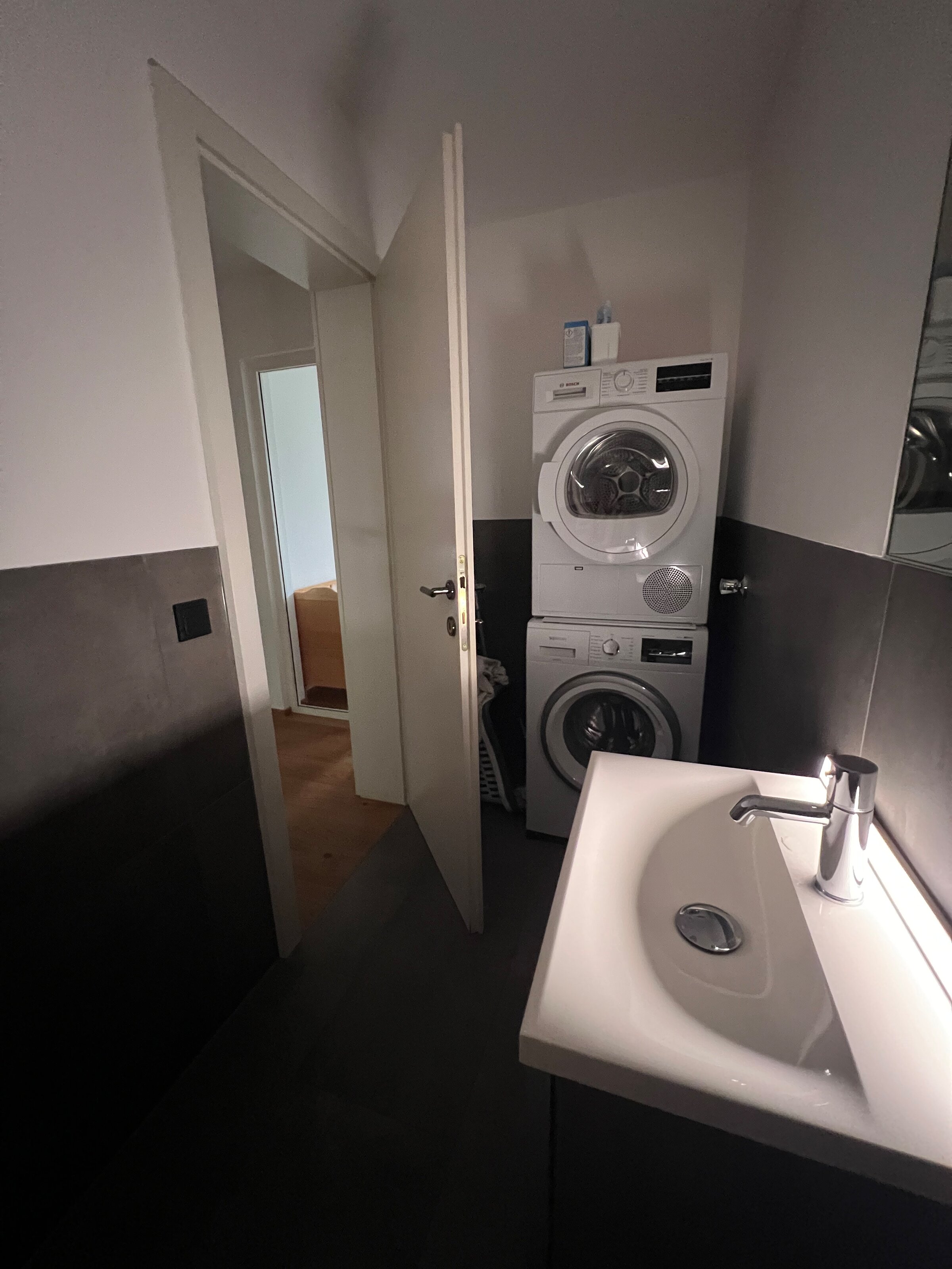 Bad mit Wascheinrichtungen