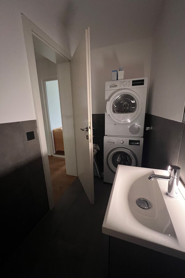 Bad mit Wascheinrichtungen
