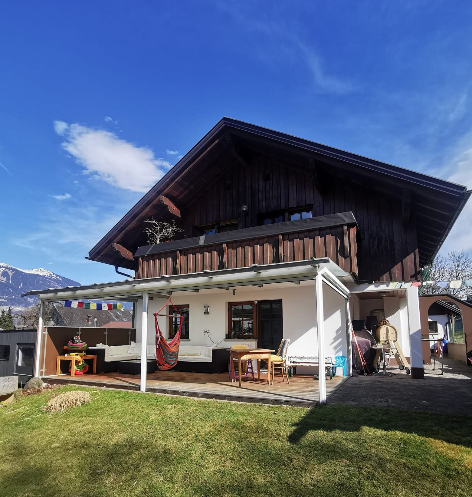 Detached house with covered wooden terrace & garden – short-term rental & temporary housing for 1 to 6 months in Nenzing