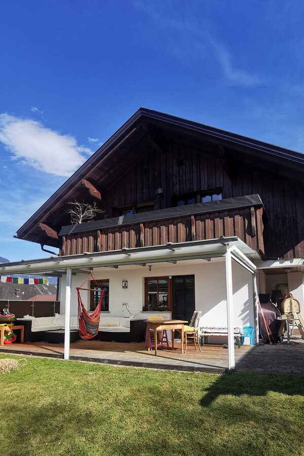 Detached house with covered wooden terrace & garden – short-term rental & temporary housing for 1 to 6 months in Nenzing