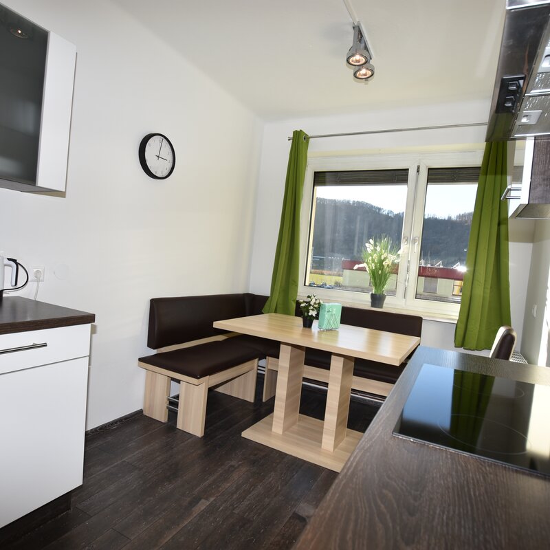 Bright kitchen with dining nook in 3-room apartment – short-term rental Graz, temporary housing 1 to 6 months