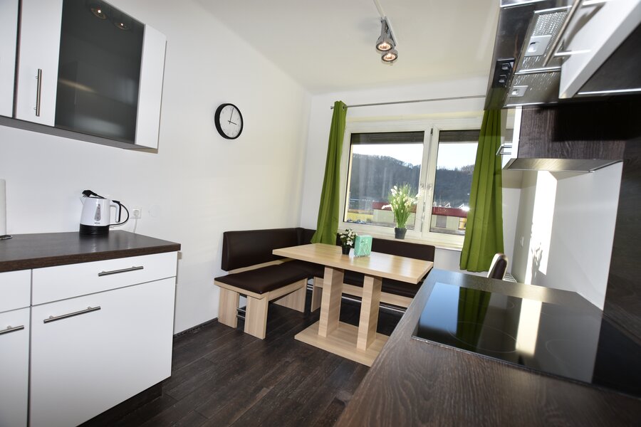 Bright kitchen with dining nook in 3-room apartment – short-term rental Graz, temporary housing 1 to 6 months