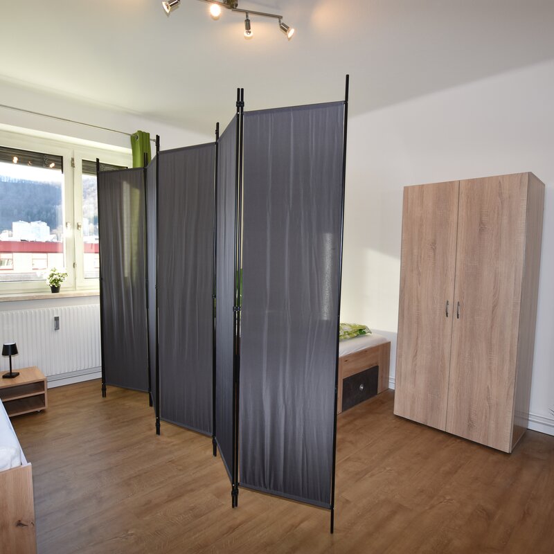 room with 2 single beds