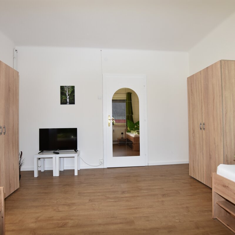 room with 2 single beds