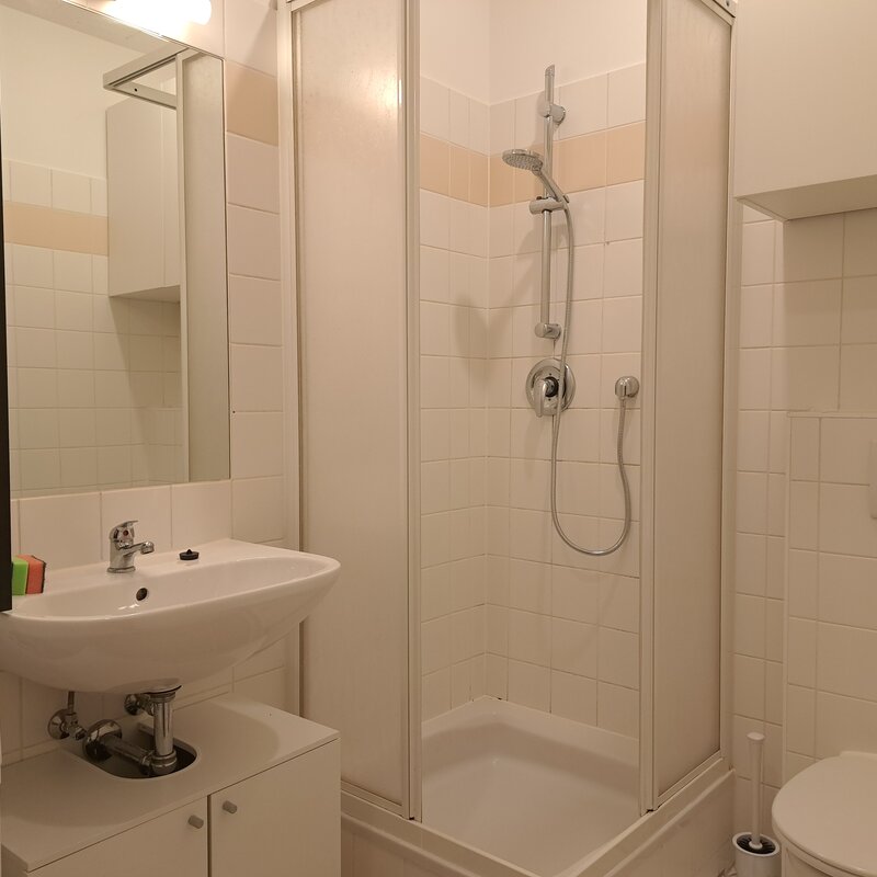 mit WC und Dusche