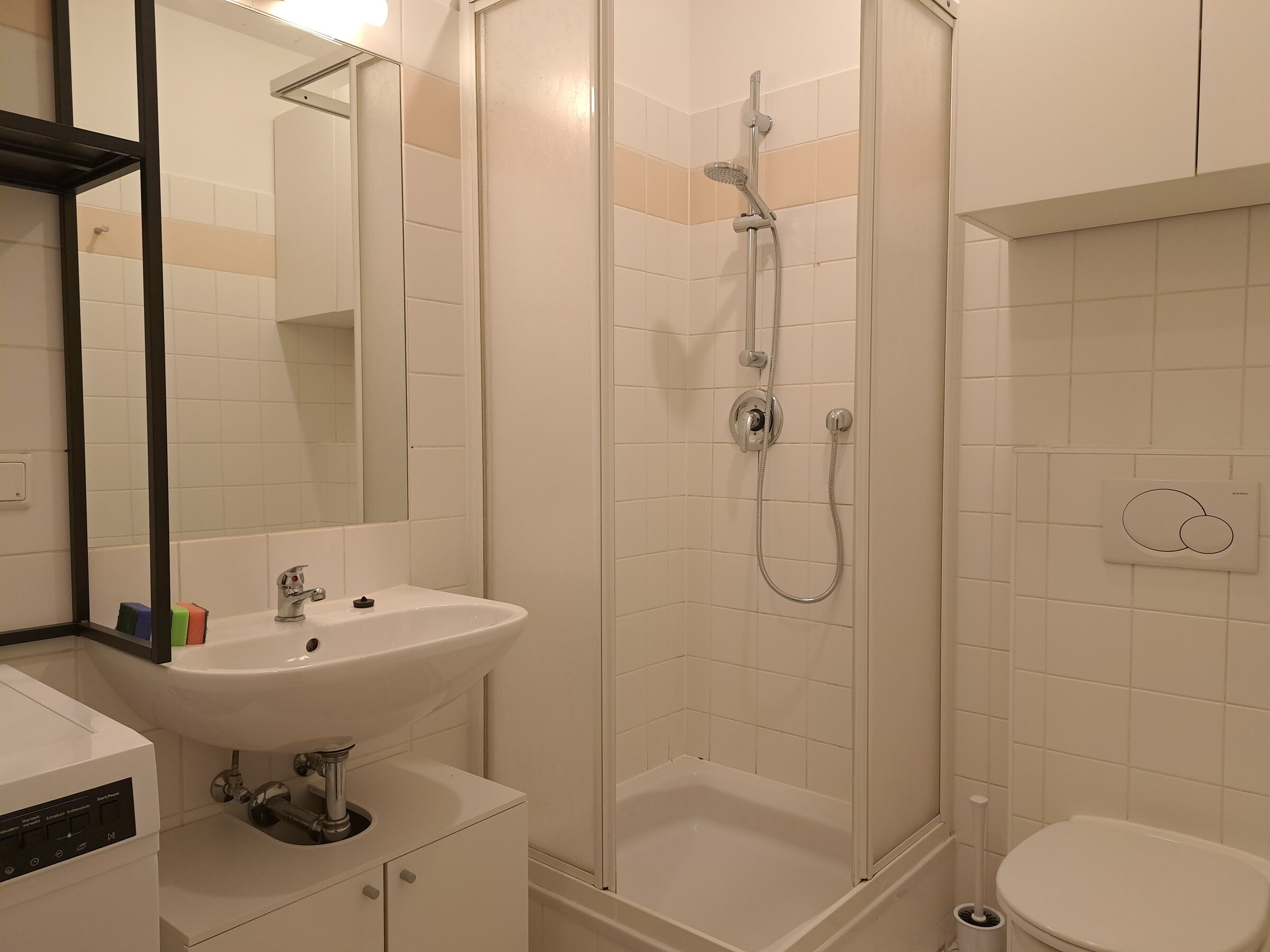 mit WC und Dusche