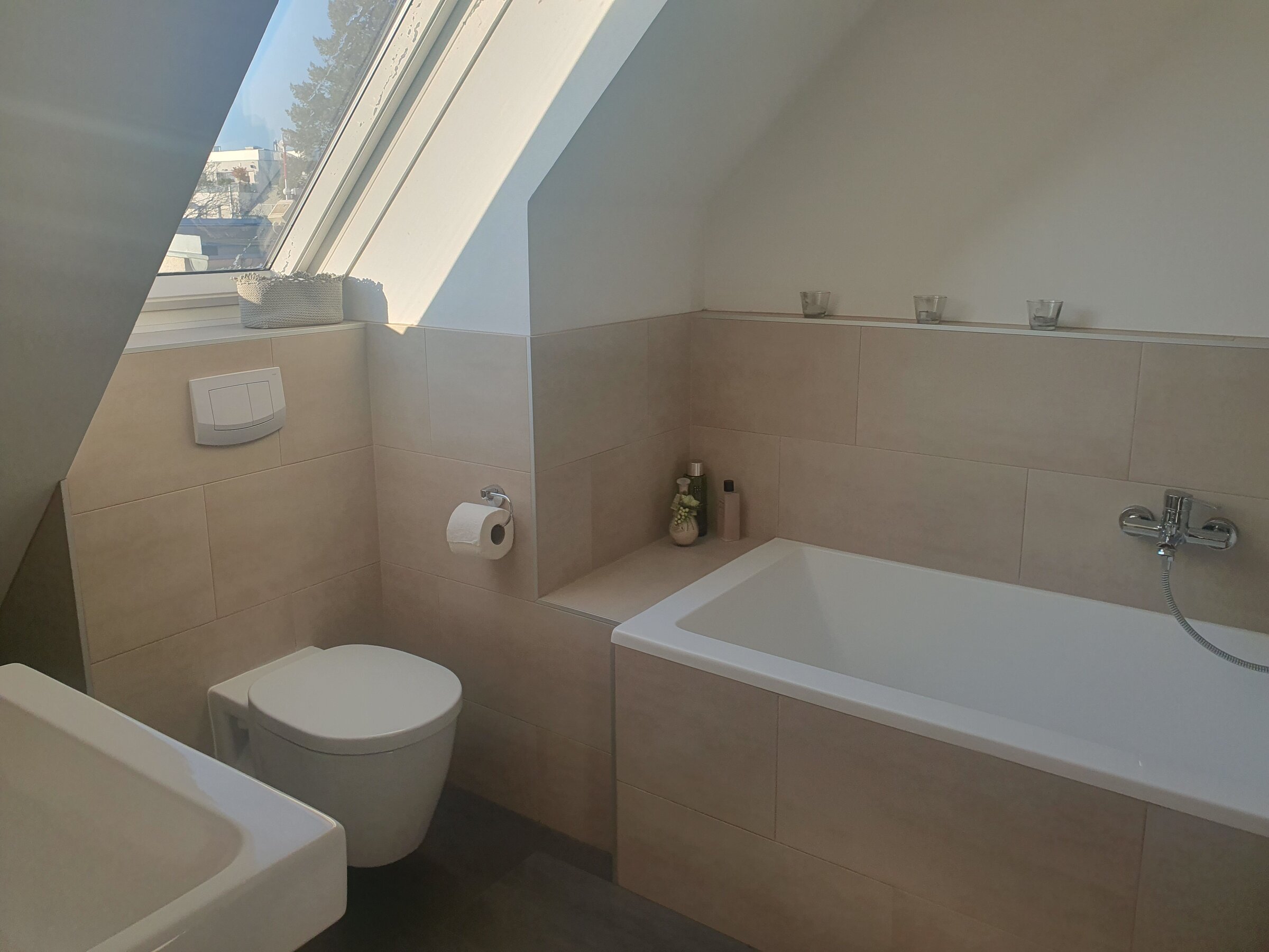 2. bathroom upstairs