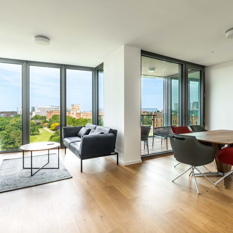 Bright living area with panoramic windows & park view – 3-room apartment, short-term rental, temporary housing 1 to 6 months, Vienna