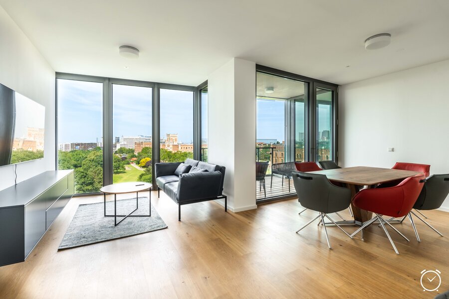 Bright living area with panoramic windows & park view – 3-room apartment, short-term rental, temporary housing 1 to 6 months, Vienna