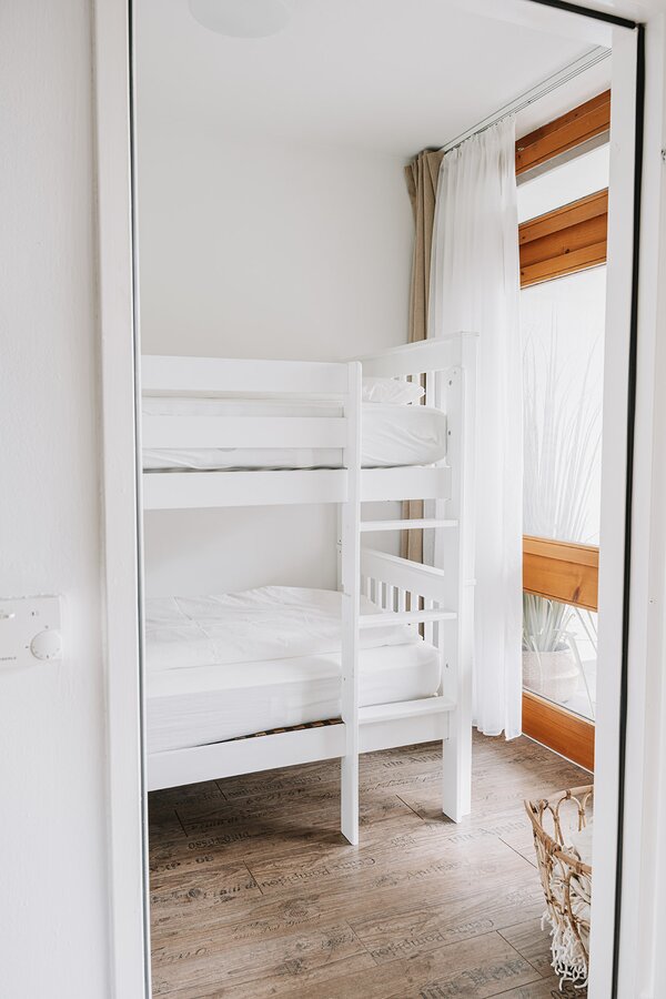 Bunk bed with 2 beds, each measuring 90cm x 200cm