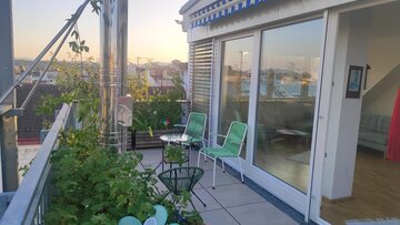 Penthouse-Apartment with private bathroom