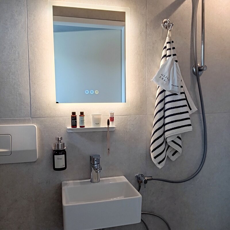 Badezimmer mit Dusche 