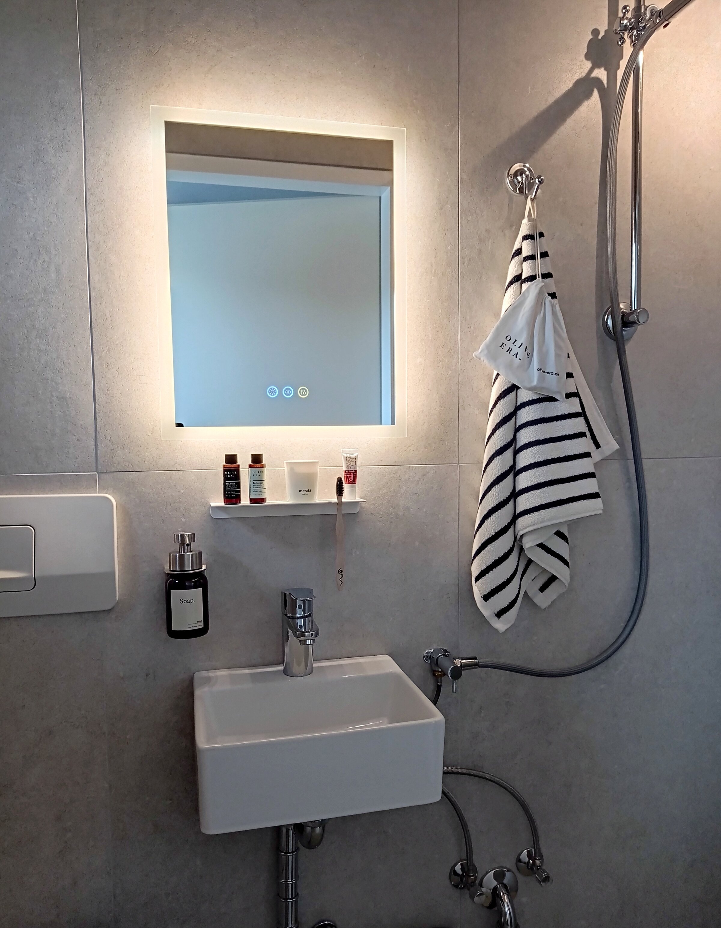 Badezimmer mit Dusche 