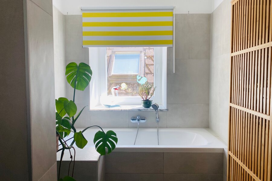 Bad mit Badewanne, Dusche & Waschmaschine | © Birgit Koblinger