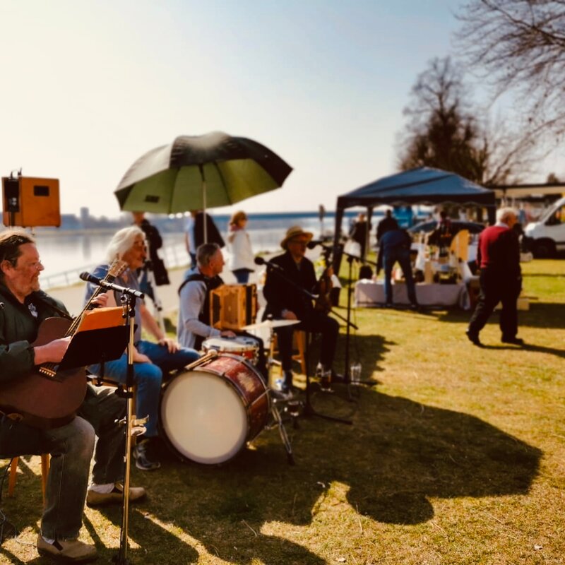 Markttag mit Bluesband | © Birgit Koblinger