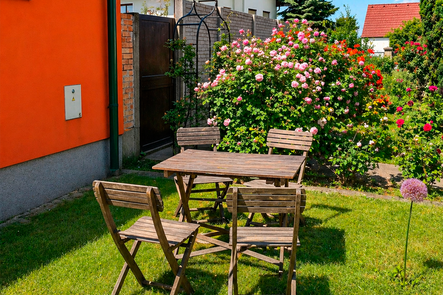 Sunny garden with seating area – 3-room apartment, short-term rental & temporary housing for 1 to 6 months in Neusiedl/Zaya