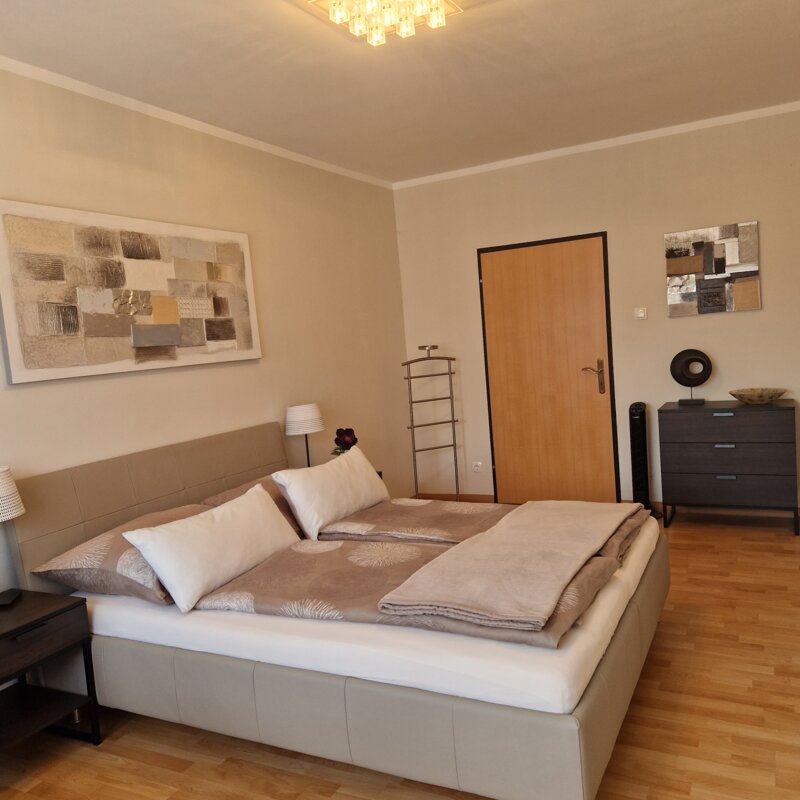 Schlafzimmer 1