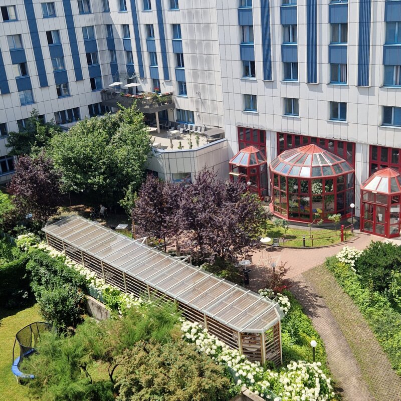 Blick in den grünen Innenhof