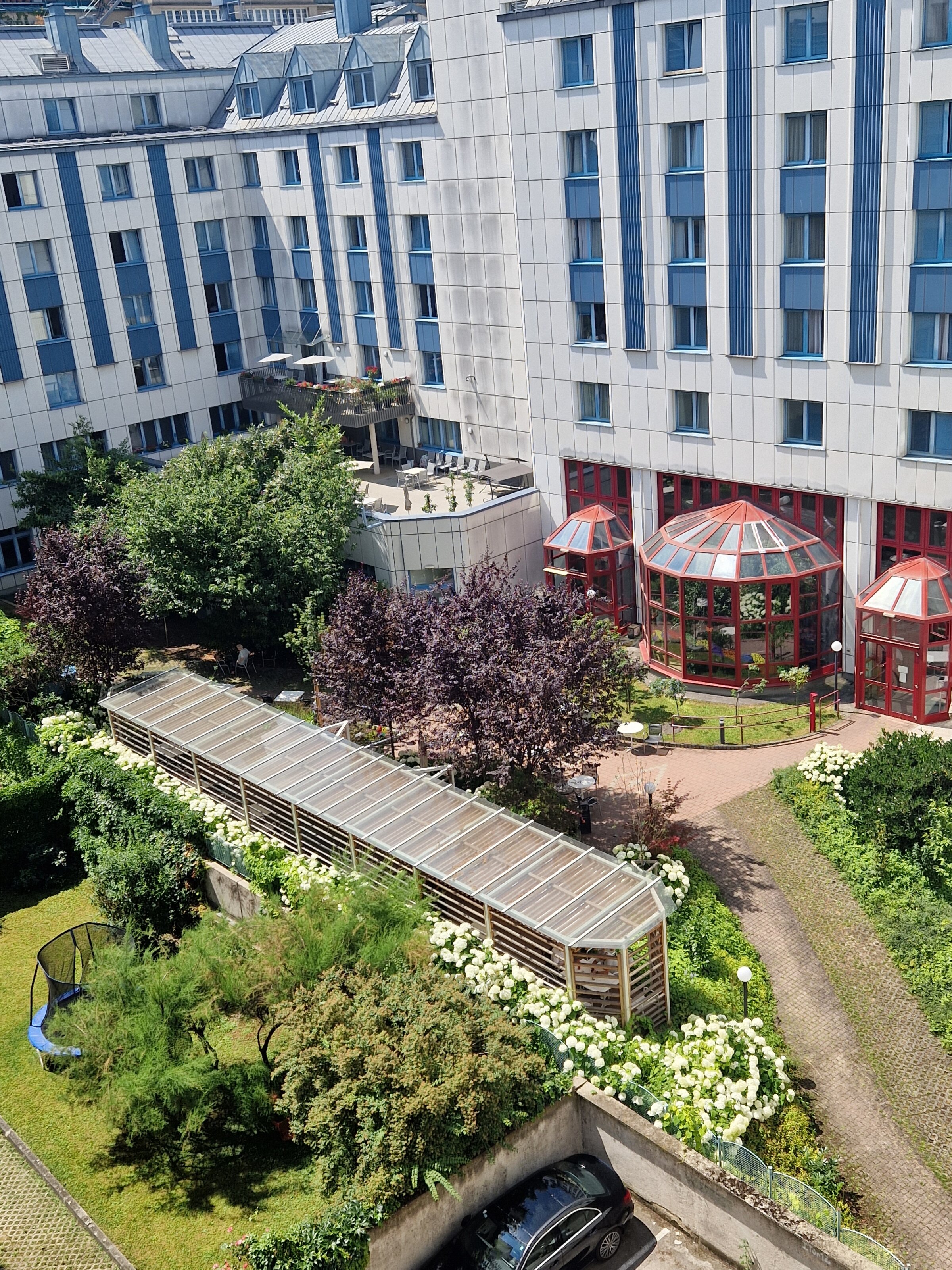 Blick in den grünen Innenhof