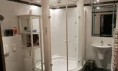 Bad mit Duschtempel