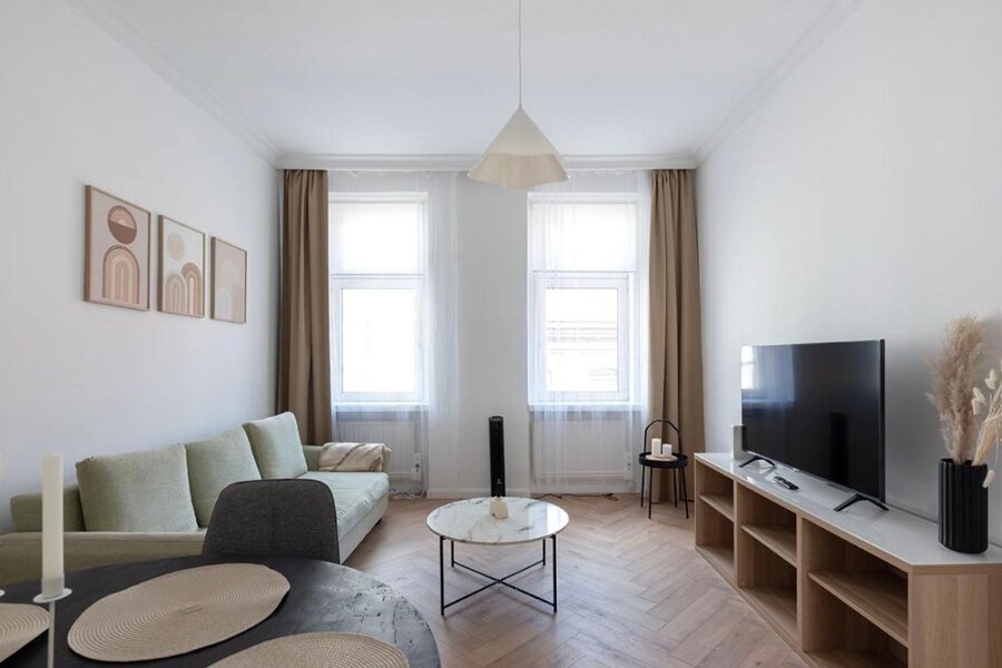 Helles Wohnzimmer mit Parkettboden: 3-Zimmer Wohnung für Kurzzeitmiete & Wohnen auf Zeit, 1 bis 6 Monate, Wien