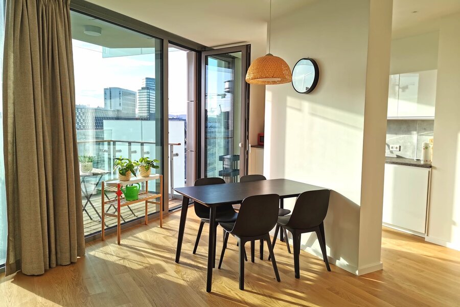 Bright dining area with balcony & city view – 2-room apartment, short-term rental, temporary housing for 1 to 6 months in Vienna