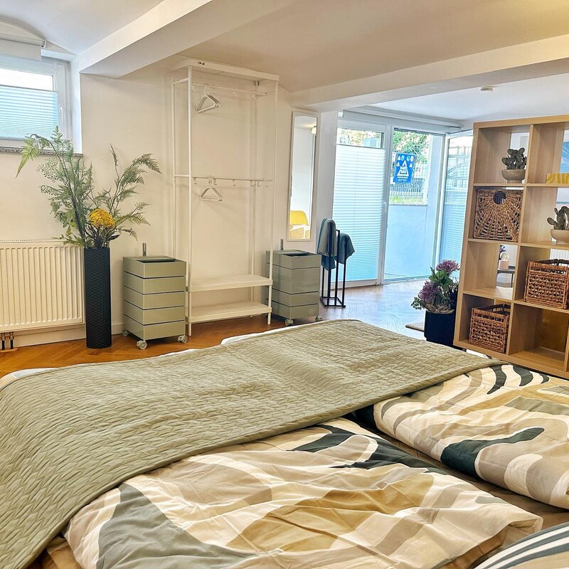 spacious bedroom on the bottomfloor