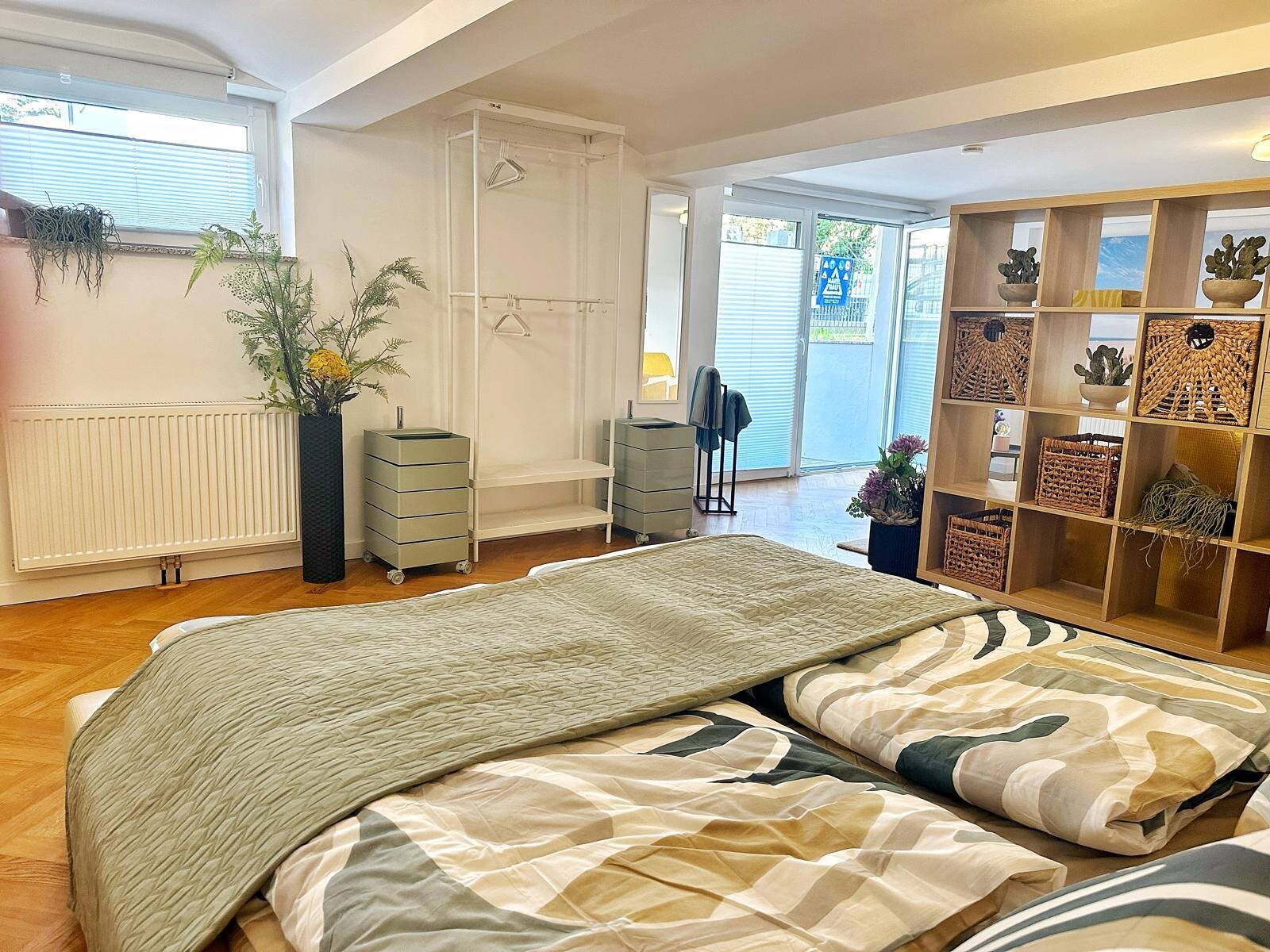 spacious bedroom on the bottomfloor