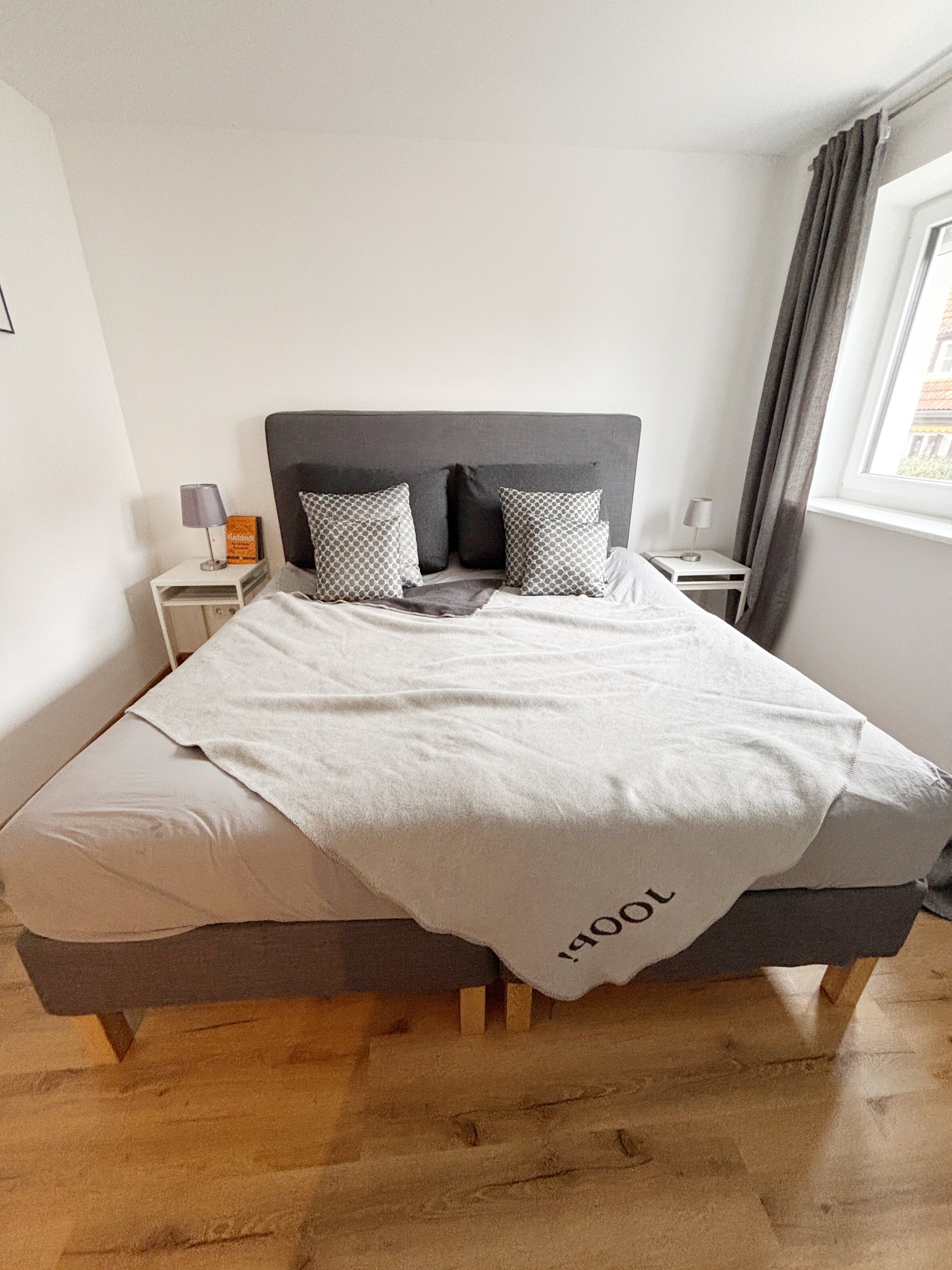 Schlafzimmer 1
