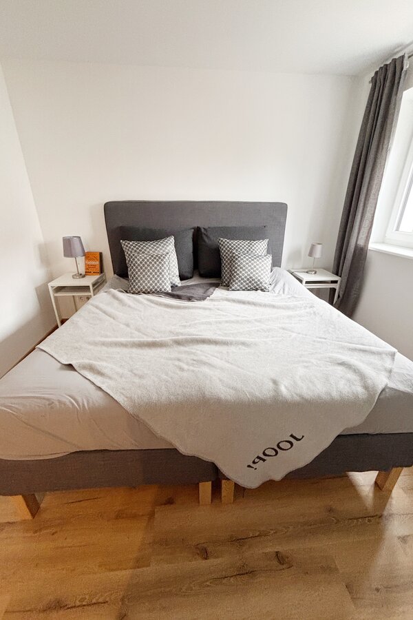 Schlafzimmer 1