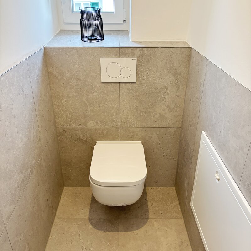 Separate toilette 1st floor