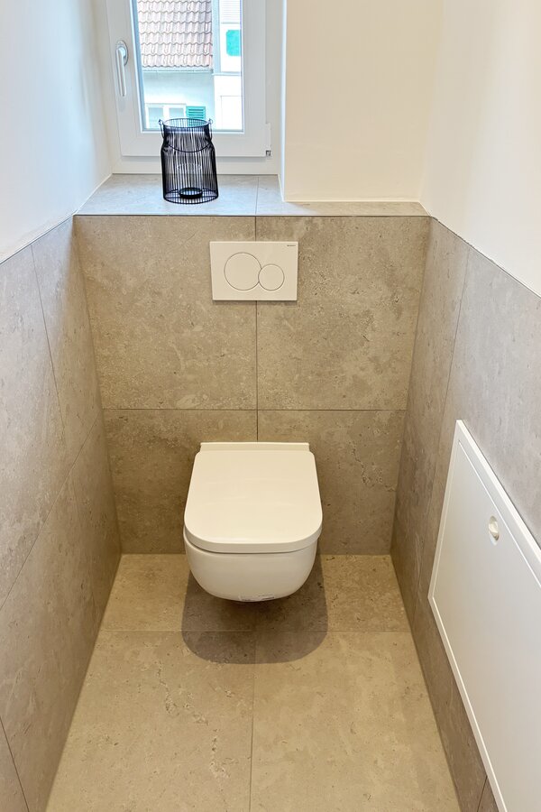 Separate toilette 1st floor