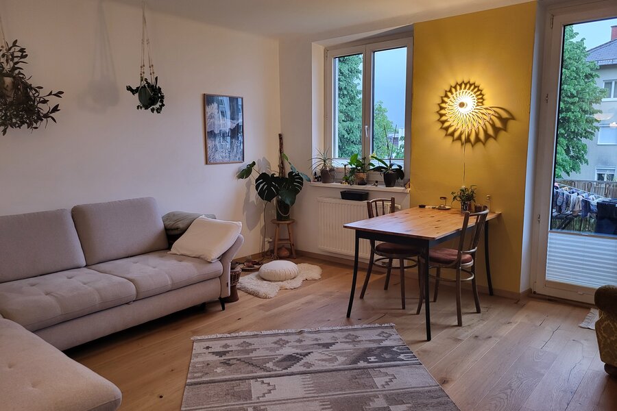 Wohnzimmer mit Schlafcouch | © Inanna Kalthoff