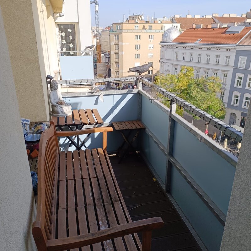 Balkon mit Blick auf den Brunnen