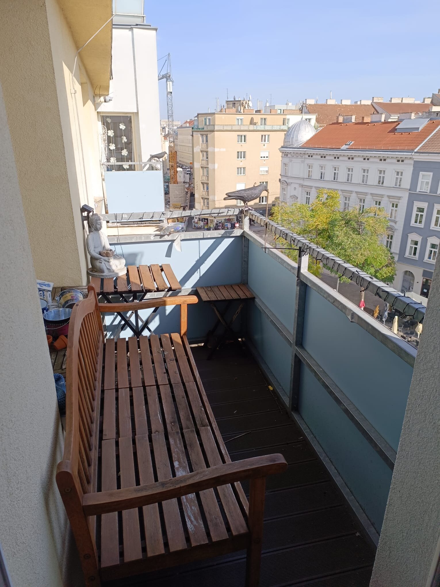 Balkon mit Blick auf den Brunnen