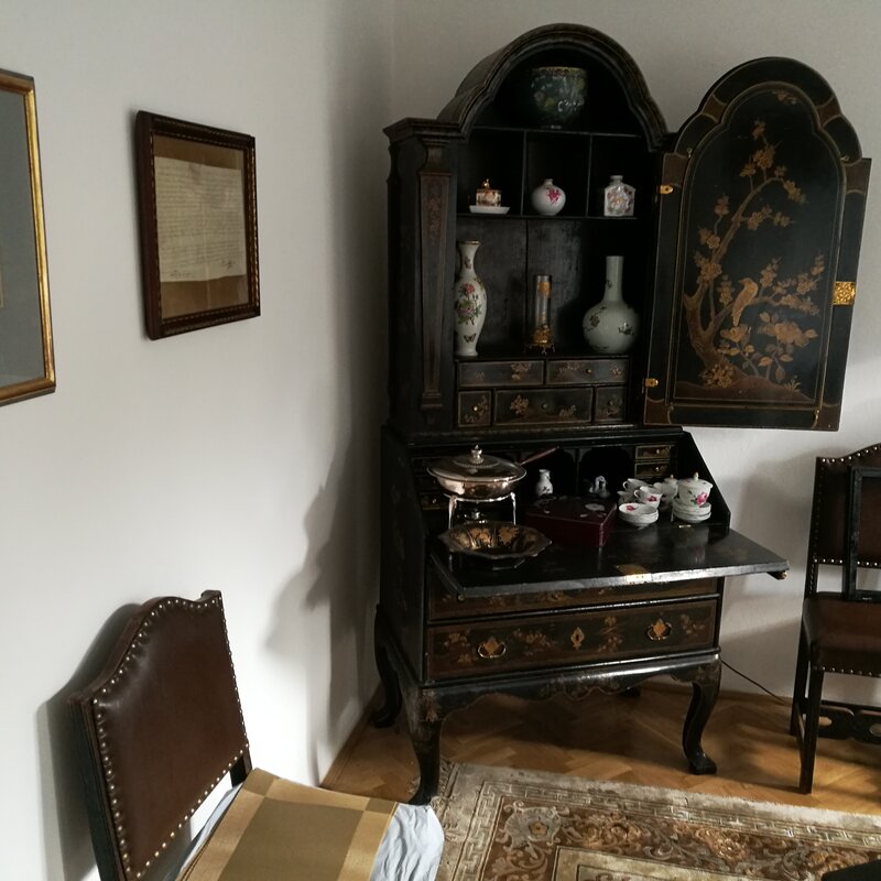 Esszimmer mit sächsischem Chinoiseriesekretär