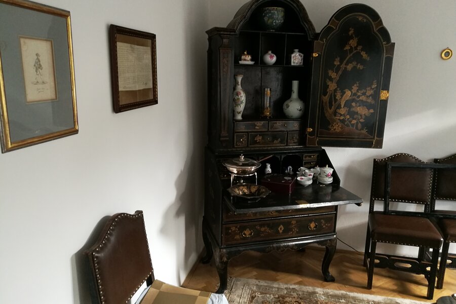 Esszimmer mit sächsischem Chinoiseriesekretär