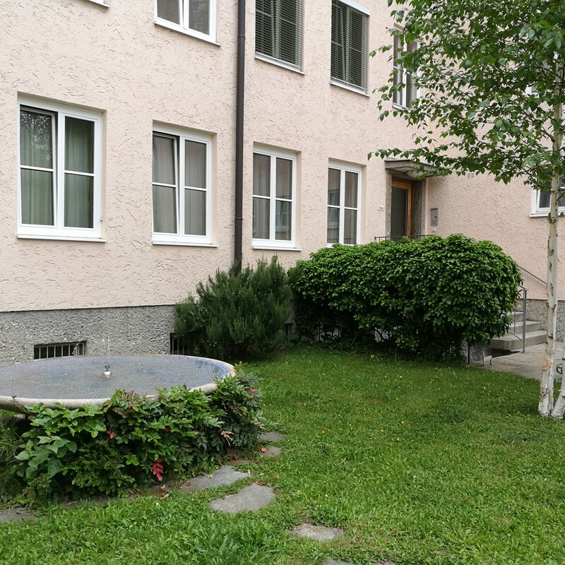 Und zur Beruhigung plätschert ein kleiner Brunnen im Innenhof