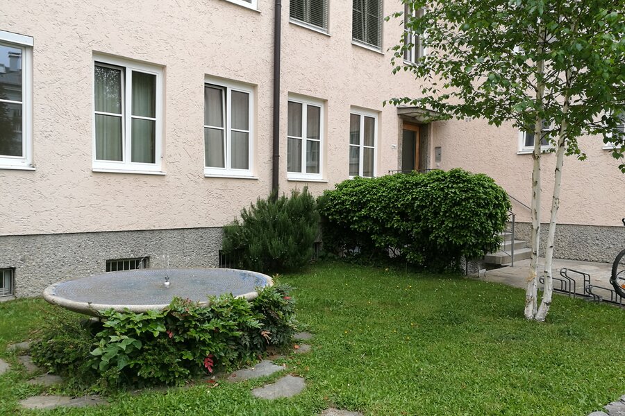 Und zur Beruhigung plätschert ein kleiner Brunnen im Innenhof