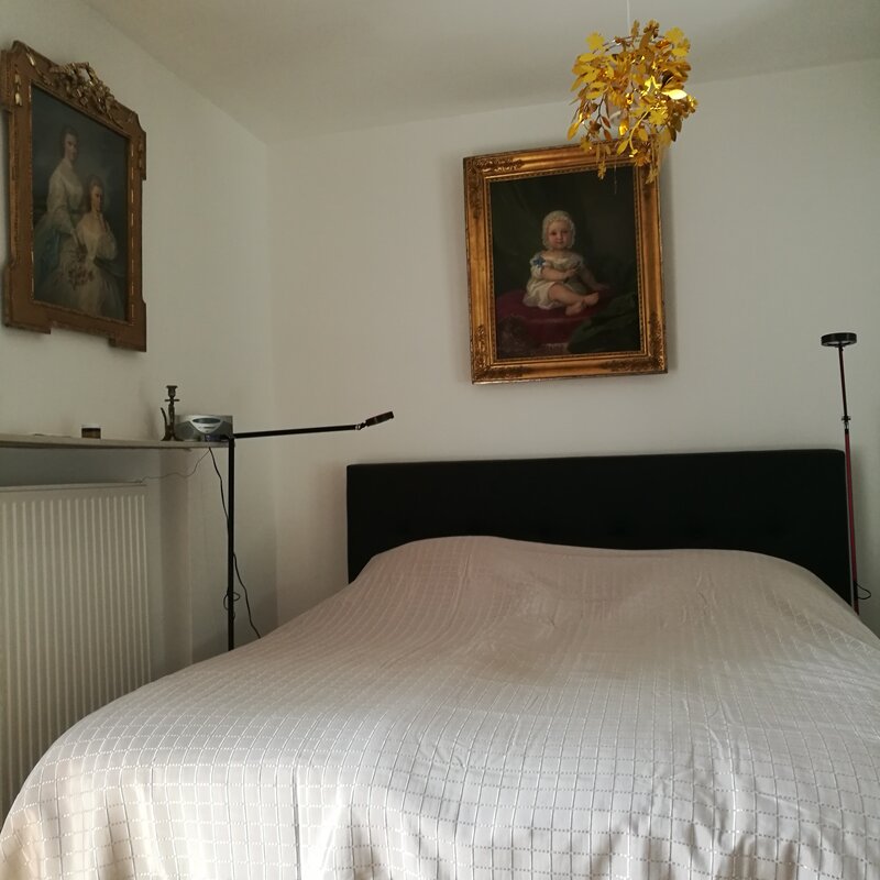 Schlafzimmer, anstelle meiner Urgroßmutter Paula Lodron wacht jetzt eine Venetianische Madonna aus dem späten 16.Jhd. über den Schlaf