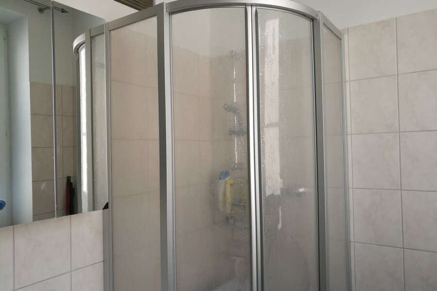 und mit der Dusche