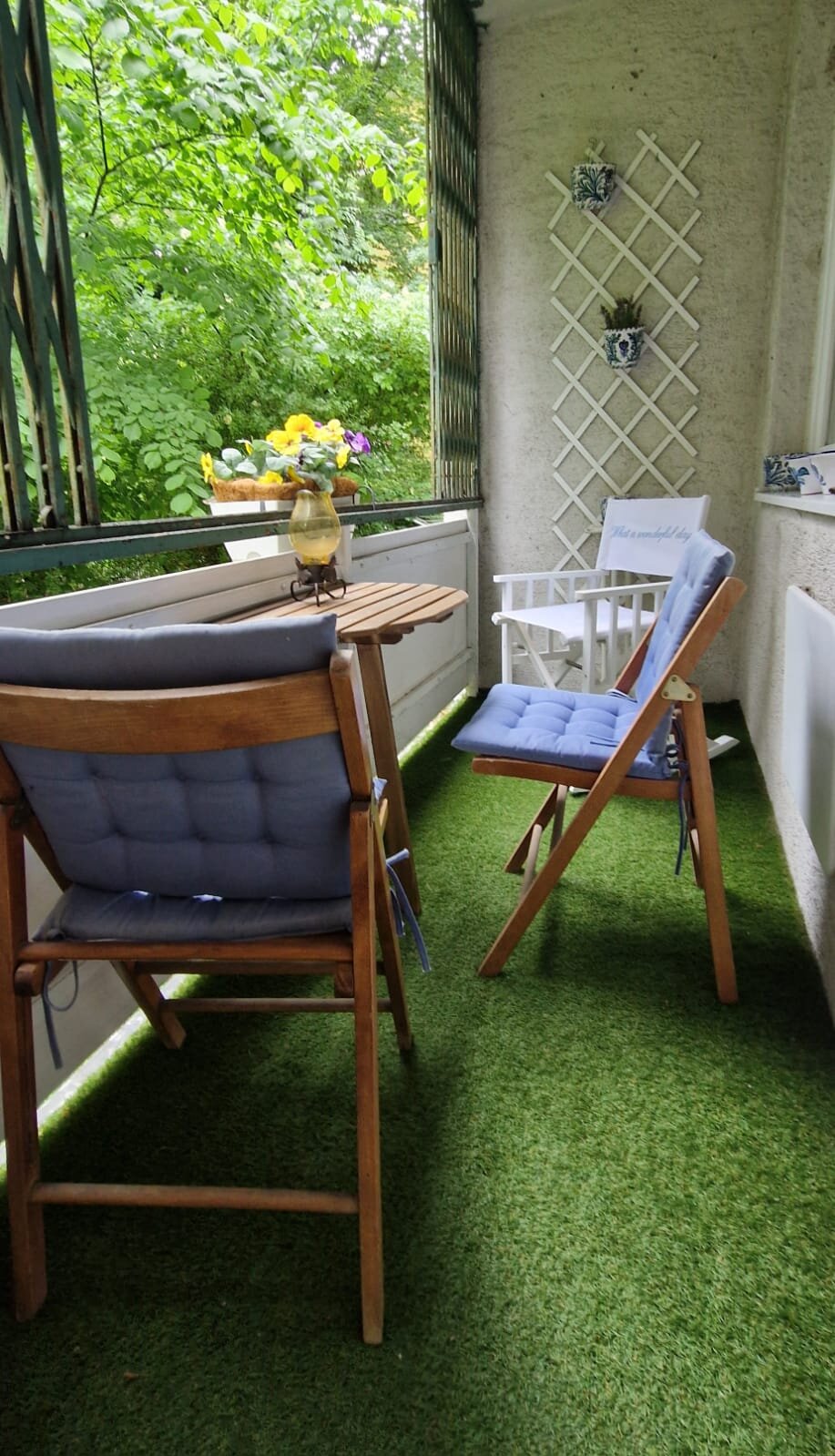 angenehmer Sitzplatz mit Blick ins Grüne