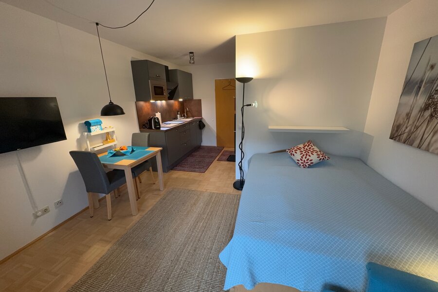 Helles 1-Zimmer Apartment mit Küchenzeile & Schlafbereich – Kurzzeitmiete & Wohnen auf Zeit für 1 bis 6 Monate in Innsbruck