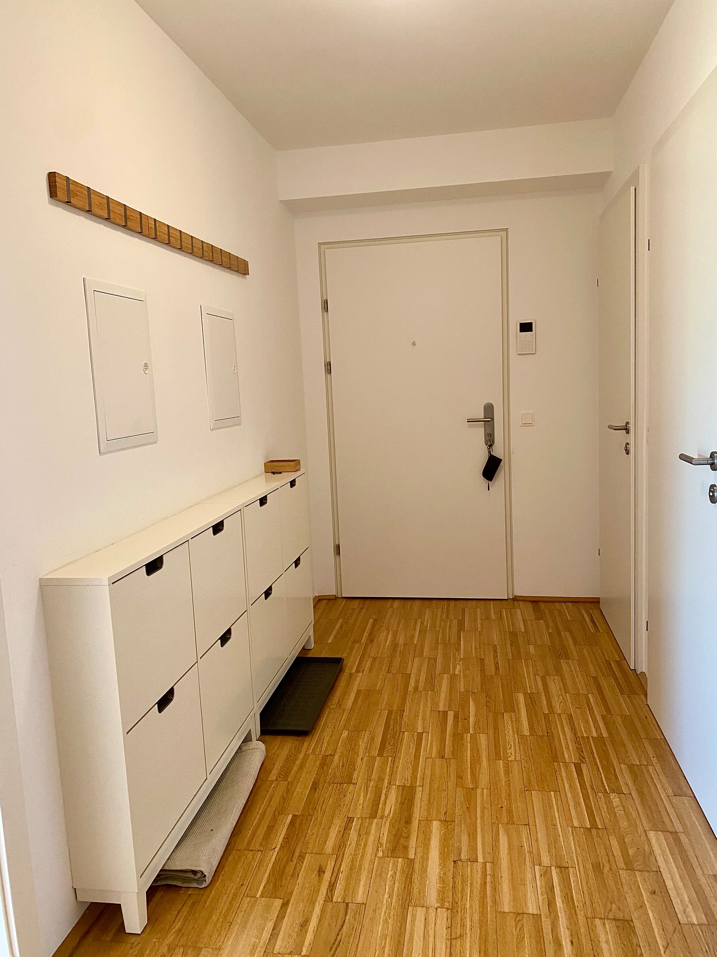 Ausgestattet mit Garderobe und Schuhboxen | © hannabd