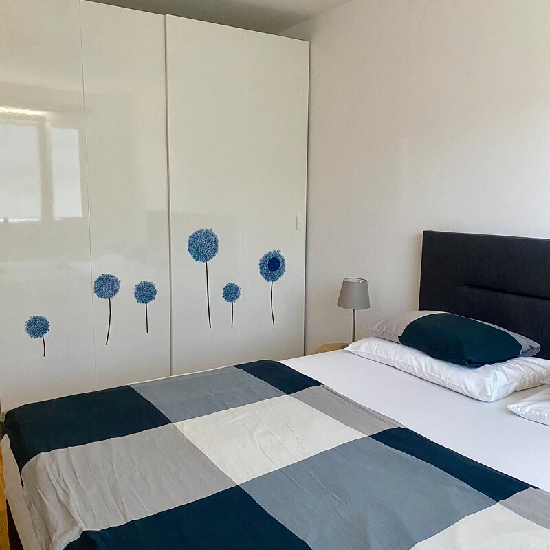 Large box spring bed + storage box + chest of drawers | © hannabd