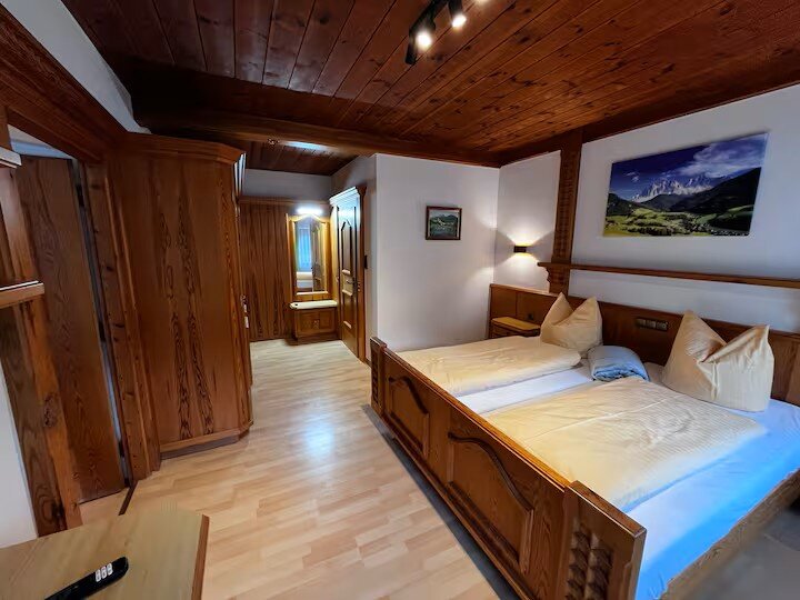 Bedroom with bathroom access | © Haidachhof