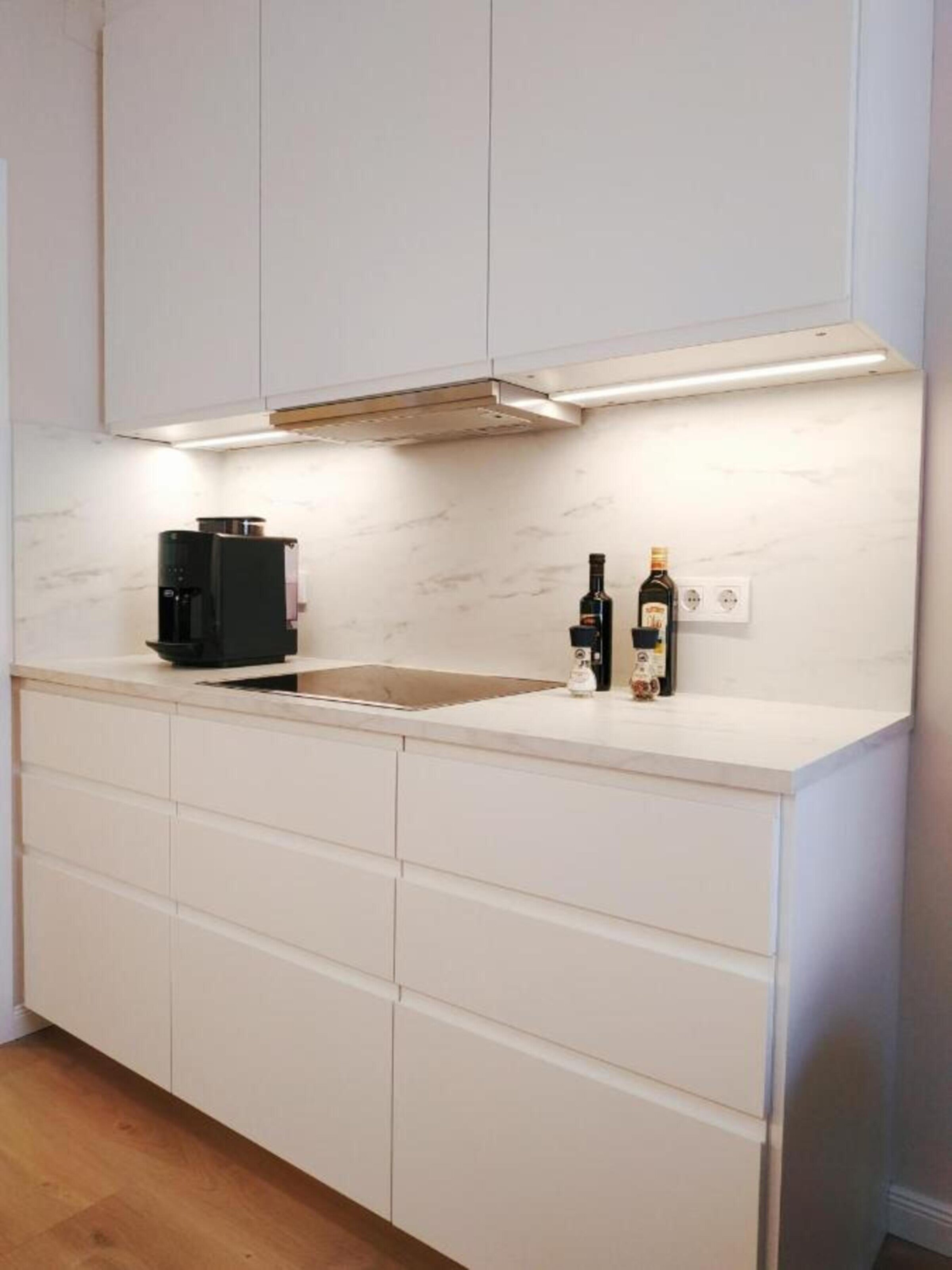 Moderne Einbauküche in 3-Zimmer Wohnung zur Kurzzeitmiete & Wohnen auf Zeit für 1 bis 6 Monate in Wien
