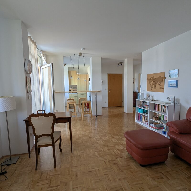 Wohnzimmer mit Küche