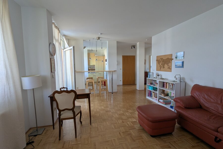 Wohnzimmer mit Küche